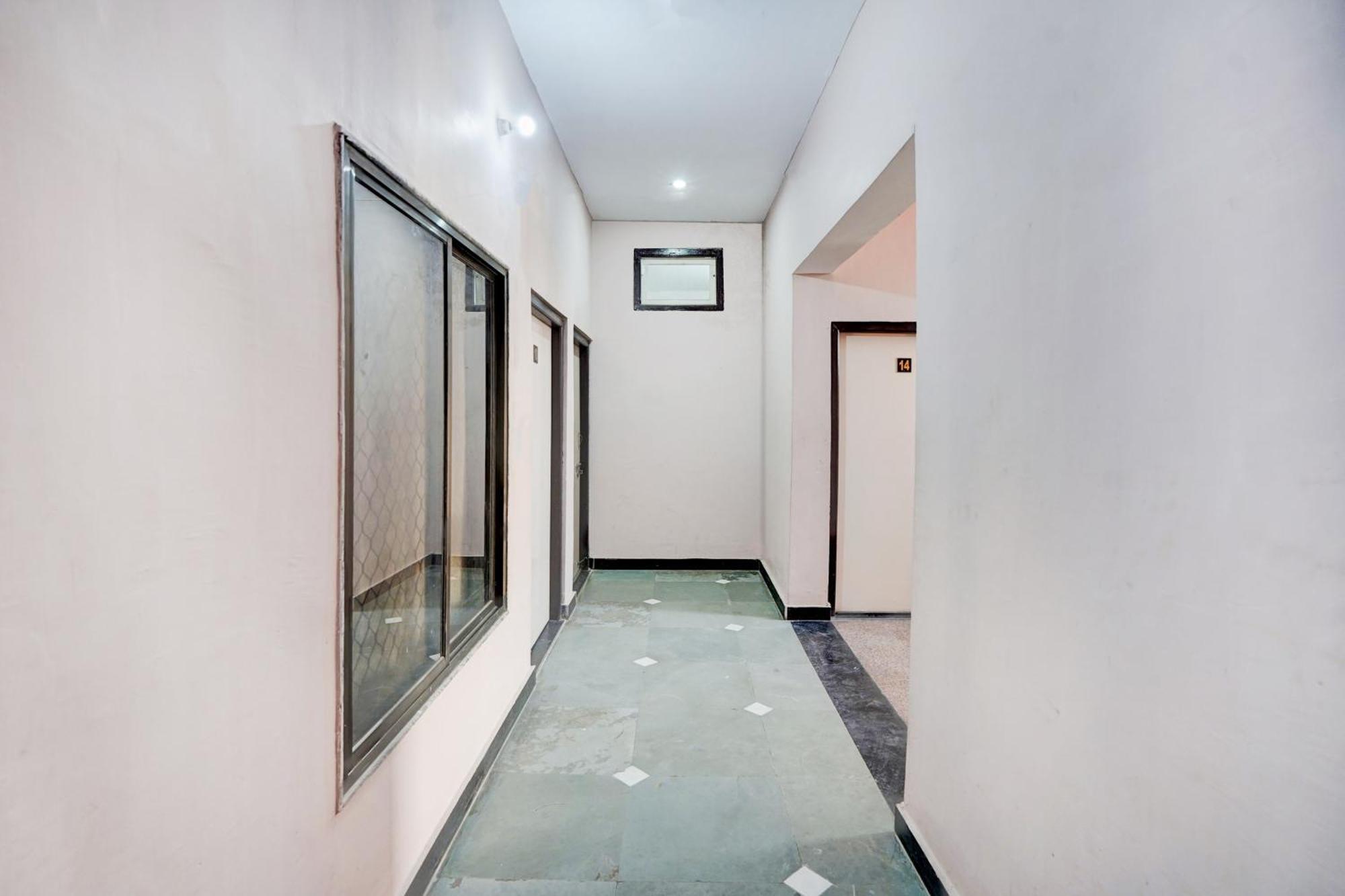 Hotel O Ramdut Palace Guest House Faizabad Exterior photo