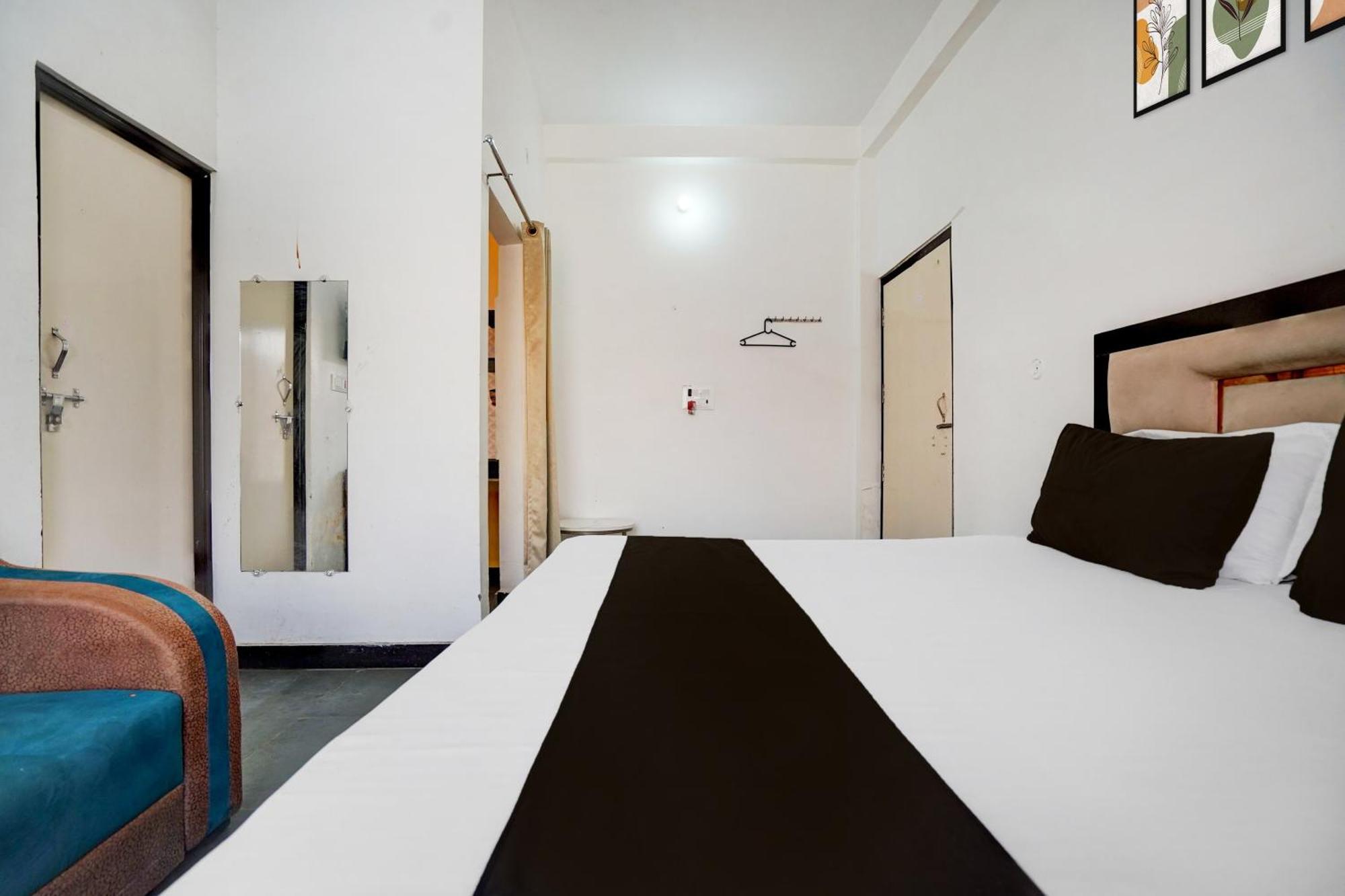 Hotel O Ramdut Palace Guest House Faizabad Exterior photo