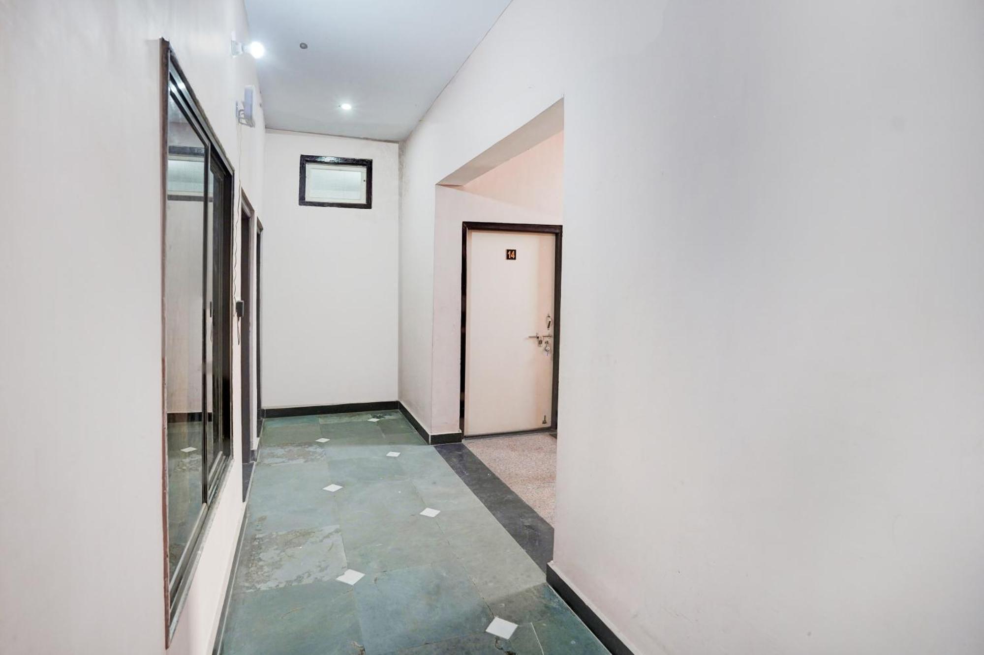 Hotel O Ramdut Palace Guest House Faizabad Exterior photo